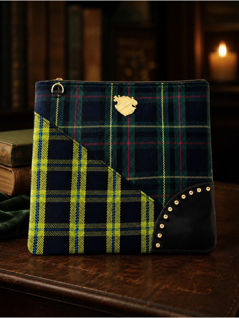 MAC A Tartan Tale Plaid Clutch 2010 Limited Edition Dark Academia Preppy Bag Y2